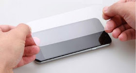 Pakailah Pelindung Layar (Screen Protector)  Hal Ini bertujuan untuk menjaga layar sentuh smartphone anda tetap dalam kondisi yang bersih dari debu, serta dari sentuhan langsung tangan anda dan juga dari kotoran.   Gunakan Pelindung Layar