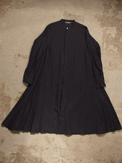 TOUJOURS "Band Collar Flared Shirt Dress in Black Navy Middle Weight Cotton*Silk Khadi Cloth"