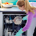 Το λάθος που κάνουμε πριν βάλουμε τα πιάτα στο πλυντήριο