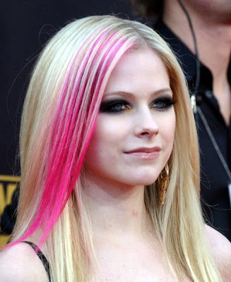 avril lavigne pink hair. Avril Lavigne Colorful Hair