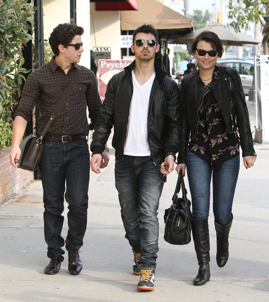 Nick Jonas Takes New Girlfriend Samantha Barks To Lunch With Brother Joe