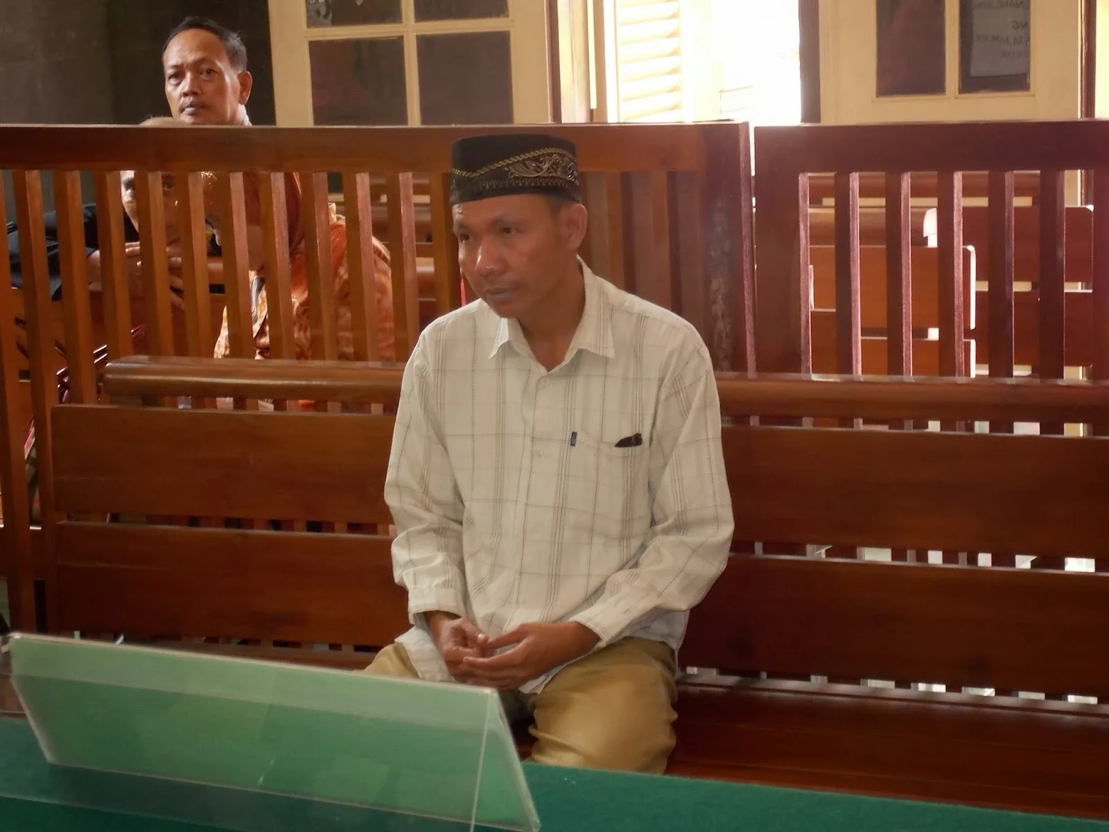 Terdakwa Guru Agama Mengelak Sengaja Melakukan Pelemparan Sepatu