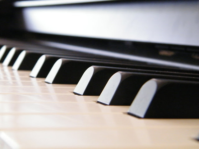 DIGITAL PIANO AND  ITS ADVANTAGES 