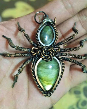 Gemstone Spider Pendant Wrapped In Jewelry Wire - Queenara Agate