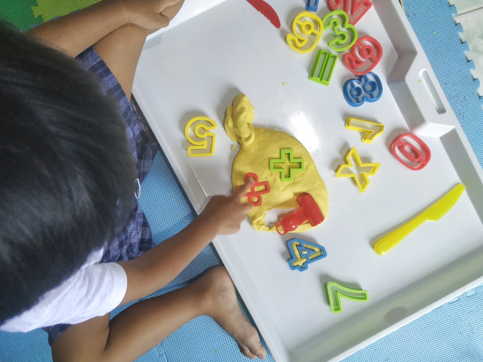 klik disini untuk Freeprintable playdough matt