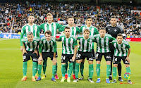 REAL BETIS BALOMPIÉ - Temporada 2016-17 - Piccini, Pezzella, Alin Tosca, Aissa Mandi y Adán; Dani Ceballos, Rubén Pardo, Rubén Castro, Darko Brasanac, Sanabria y Riza Durmisi - REAL MADRID C. F. 2 (Cristiano Ronaldo, Sergio Ramos) REAL BETIS BALOMPIÉ 1 (Sanabria) - 12/03/2017 - Liga de 1ª División, jornada 27 - Madrid, estadio Santiago Bernabeu - El Betis, aun con diez jugadores, le plantó cara al Madrid hasta el final, con una gran intervención, en el tiempo de descuento, de Keylor Navas, que había fallado estrepitosamente en el gol bético. Piccini fue expulsado por doble amarilla y también, con empate a cero en el marcador, debió ver la roja el portero del Madrid por interrumpir una acción de gol de Sanabria, pero Mateu Lahoz no lo estimó así