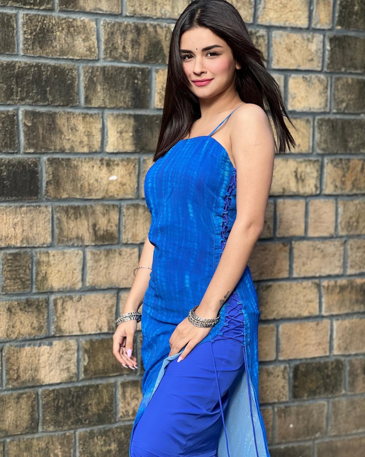 Avneet kaur pic