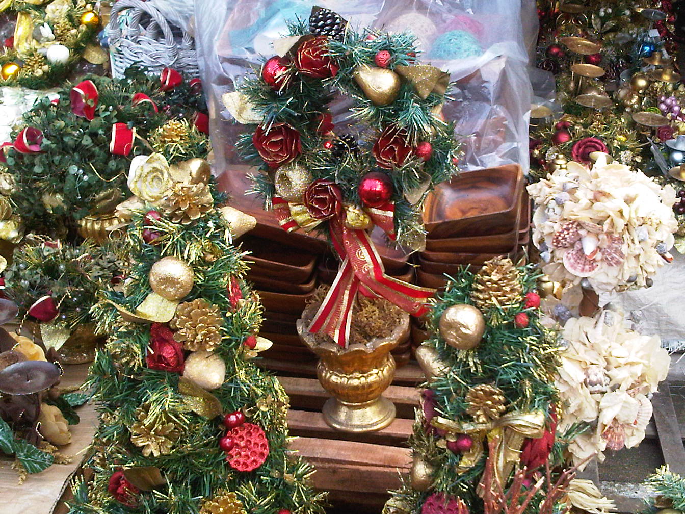 Manila Shopper Shopping for Christmas  Decors at Dapitan 