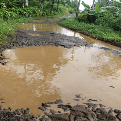 Jalan Rusak parah desa Girimukti Sukabumi