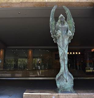 Sydney Public Art | Sheraton Grand Sydney Hyde Park sculpture