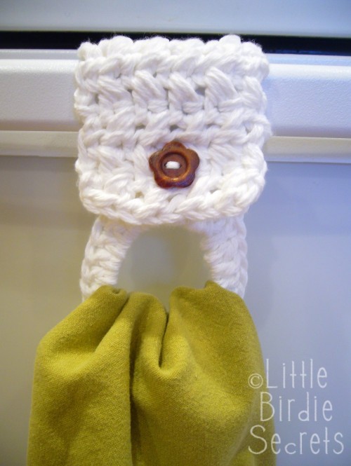 Crocheted Towel Holder - Easy Free Pattern