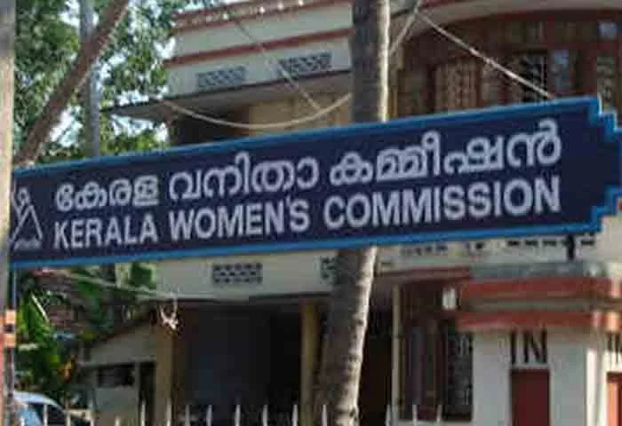 Malappuram, News, Kerala, Kerala News, Police, VR Mahilarani, Complaint, Mother, Children, Women's Commission, Mother complains that her daughter does not allow her to see her other children.