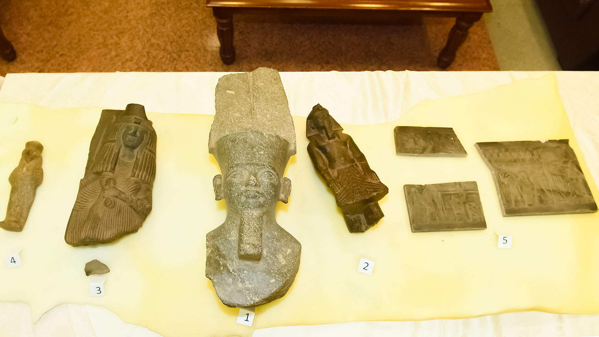 Kuwait returns five pharaonic artifacts to Egypt after failed smuggling attempt