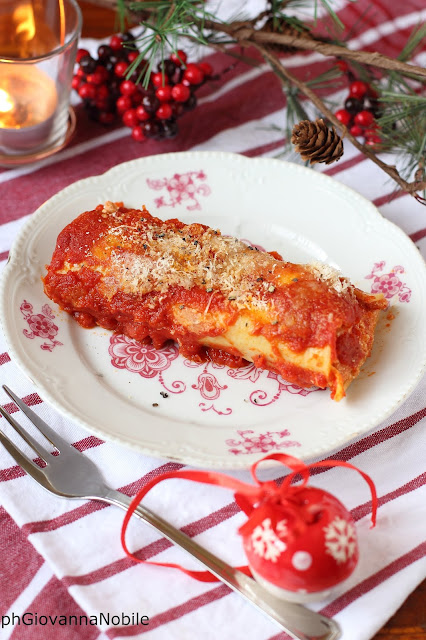 Cannelloni farciti con polpettine fritte, ricotta e mozzarella di bufala