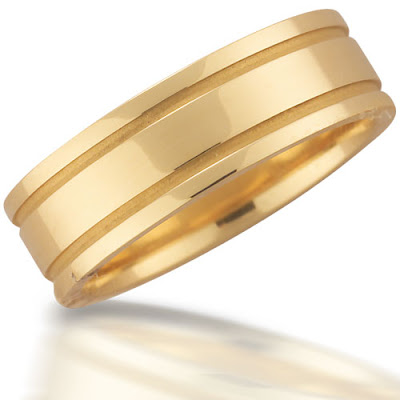 Novell 39s NS10867GCEY is an 18kt gold wedding band that is 7mm wide