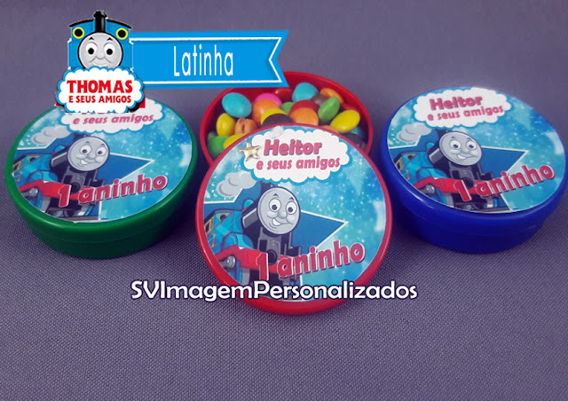 o preço mais barato para  Latinha personalizada  é uma delícia de Lembrancinha, ideal para colocar balinhas ,no tema  Thomas e Seus Amigos, essa decoração do Trenzinho chegou encher de alegria e diversão a seu aniversário.      veja mais http://blog.svimagem.com.br  ou  faça seu pedido também pelo whatsapp  11 975820887