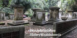 Makam Belanda Kuno | Kebun Raya Bogor