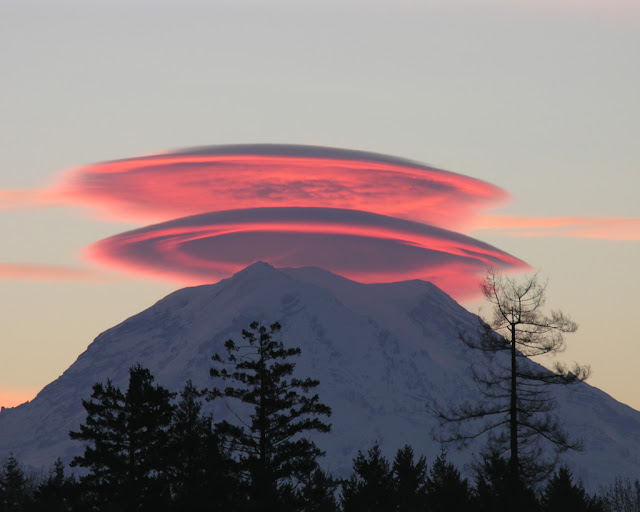 Lenticular Clouds over Mount Rainier