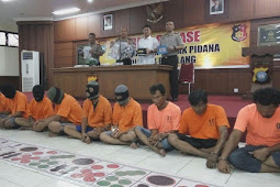 Polisi Mengamankan 14 Orang Pria Yang Diduga Melakukan Praktek Perjudian