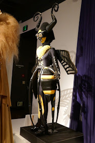 Gladys Knight Masked Singer Bee costume
