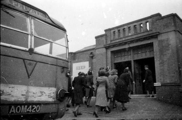 The Butterfly Balcony - Picture Posts - A Girl Joins Up - Women in Wartime