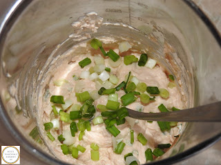 Salata de icre cu ceapa verde preparare reteta,