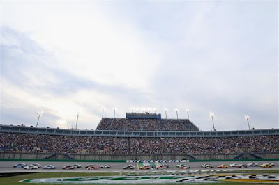 Martin Truex Jr., driver of the #78 Auto-Owners Insurance Toyota, leads the field past the green flag to start the Monster Energy NASCAR Cup Series Quaker State 400 presented by Walmart at Kentucky Speedway on July 14, 2018 in Sparta, Kentucky. 