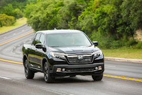 Front 3/4 view of 2017 Honda Ridgeline AWD Black Edition