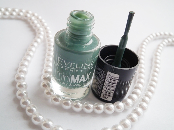 manicure, Eveline minimax, lakier do paznokci eveline, eveline 759 i 782, pastelowa mięta, cukierkowy róż, szybkoschnący lakier eveline, wizaz