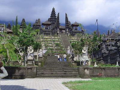 Holiday in Bali, Hindu temple, pray in Pura Besakih