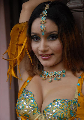 South Indian Sexy Actress Anu Vaishnavi - HoT