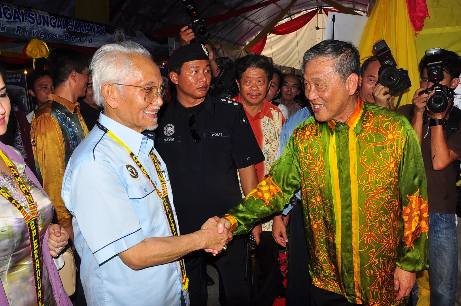 Himpunan berita-berita dari Sri Aman: Politik Sarawak ...