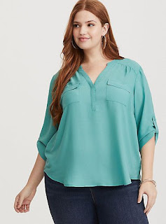 ¿Qué blusa usar si soy gordita y bajita?