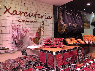 生ハムと生魚の食べ歩きマーケット〜ボケリア市場/La Boqueria〜