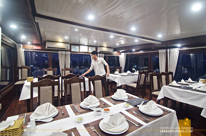 Dining Halong Bay Cruise Overnight