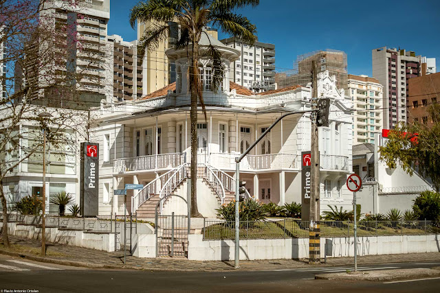 Casa na Avenida do Batel 1095