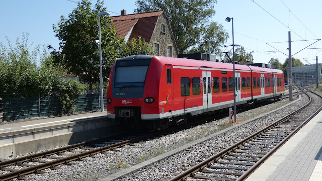 426 025 von hinten im Bahnhof Dettenhausen