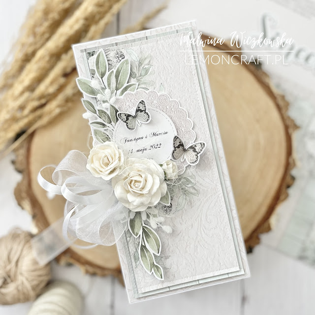 Delikatna kartka ślubna w jasnych kolorach, z kompozycją z kwiatów i liści, w całości wykonana z papierów scrapbooking SINCERITY Lemoncraft