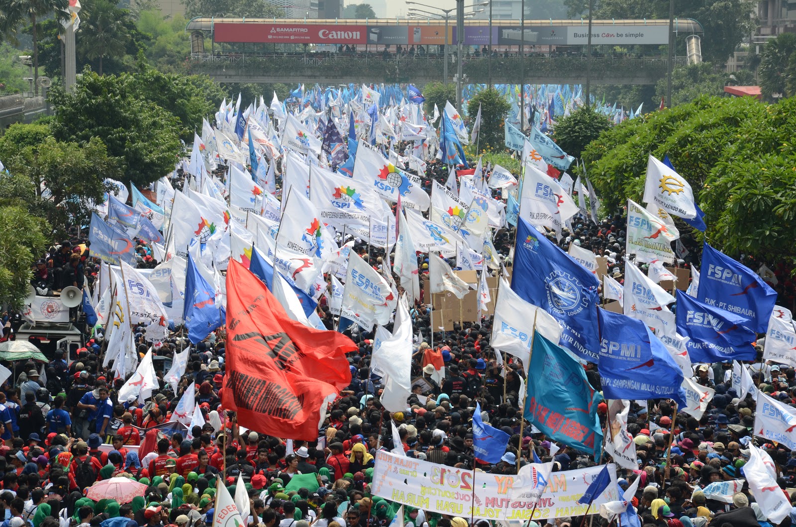 HIT FOTO BERITA HOT May Day 2013