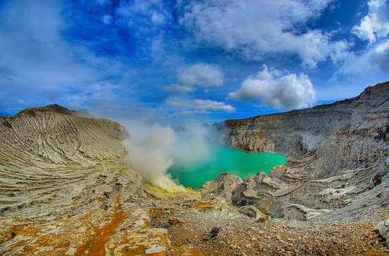 kaskus-forum.blogspot.com - 10 danau kawah terindah di dunia