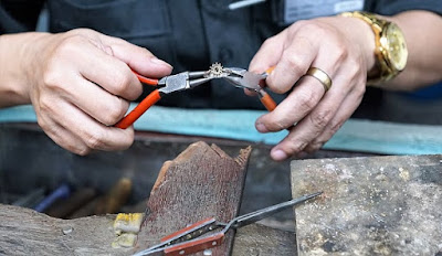 Jewellery repair shop