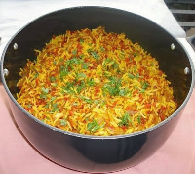 gajar pulao in a pan