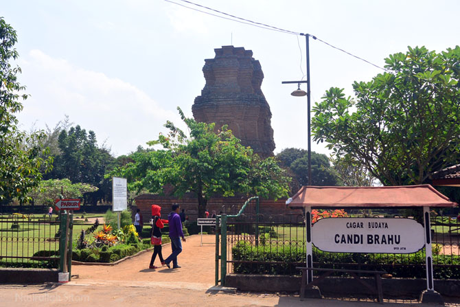 Memasuki area Candi Brahu