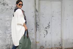 novamoda style, Novamoda streetstyle, jak nosić swetry, swetry, obszerne swetry, jesienne inspiracje, bagsi, skórzana torba, street style jesień, szale, jesienne must have, jesienny styl, jesienne szale, blog po 30ce, stylistka poznan, kobiety, w jej stylu, modne, blogerka modowa
