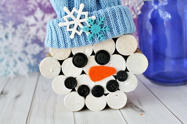 Wine-cork-snowman-with-hat