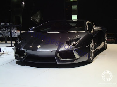 lamborghini-aventador-lp700-4-front