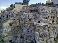 Grotte nel versante orientale della gravina