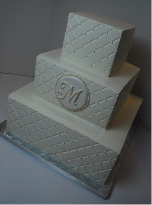 If not for the small fondant circle and the pearl dragees this wedding cake