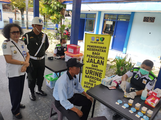 Polres Kediri Gelar Pemeriksaan Urine Angkutan Umum dalam Operasi Lilin Semeru 2024