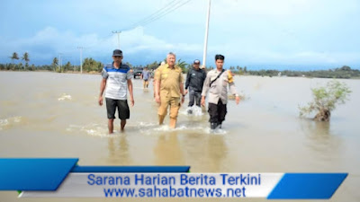 Tinjau Banjir di Tiroang dan Mattiro Bulu, Bupati Pinrang Menyampaikan Rasa Prihatin 